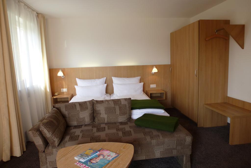 אוברלינגן Hotel Alpenblick Garni חדר תמונה