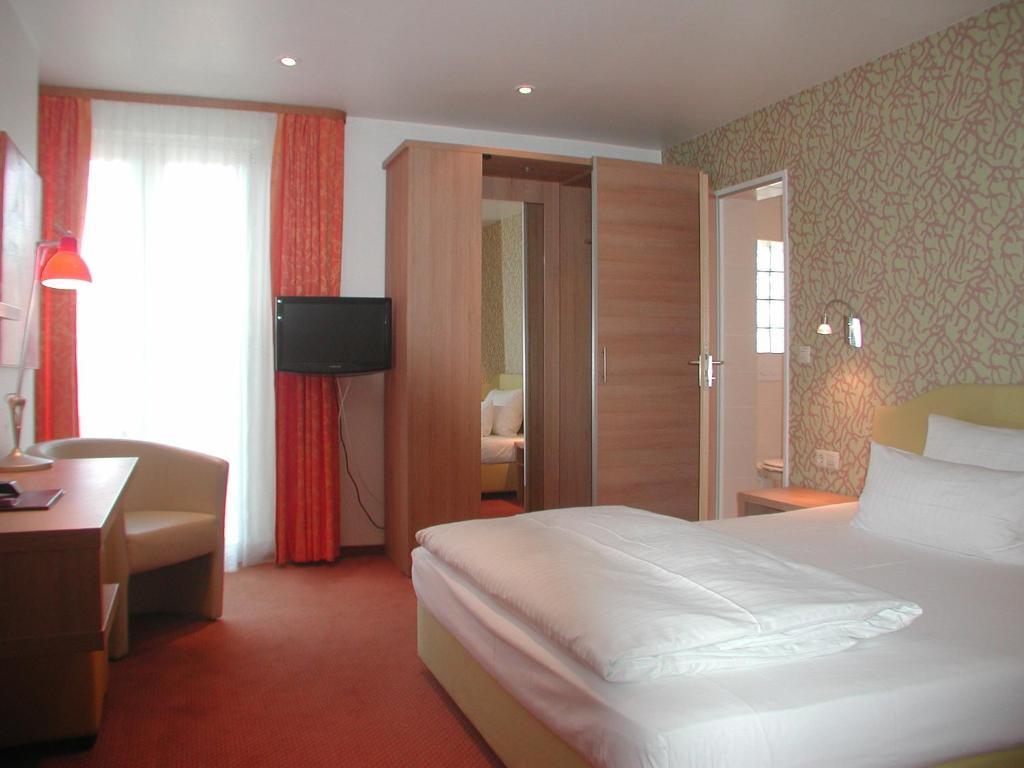 אוברלינגן Hotel Alpenblick Garni חדר תמונה